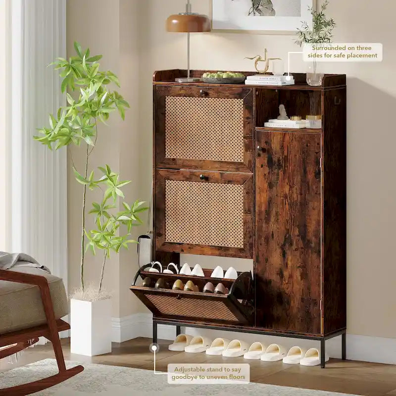 Meuble à chaussures style rotin avec 3 tiroirs basculants, 4 étagères ouvertes et crochets latéraux