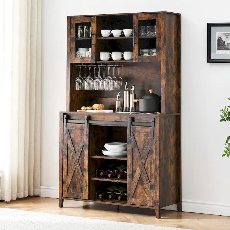 Meuble à vin de ferme avec porte coulissante, casier à vin, porte-verres et placards supérieurs