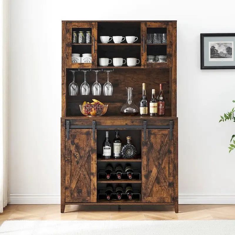 Meuble à vin de ferme avec porte coulissante, casier à vin, porte-verres et placards supérieurs