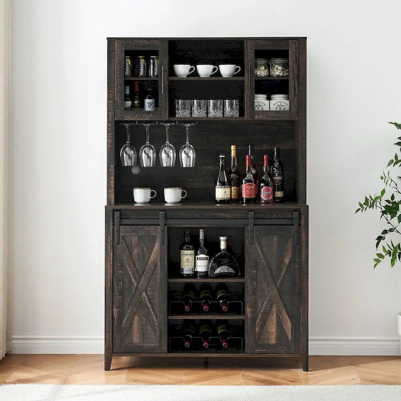 Meuble à vin de ferme avec porte coulissante, casier à vin, porte-verres et placards supérieurs