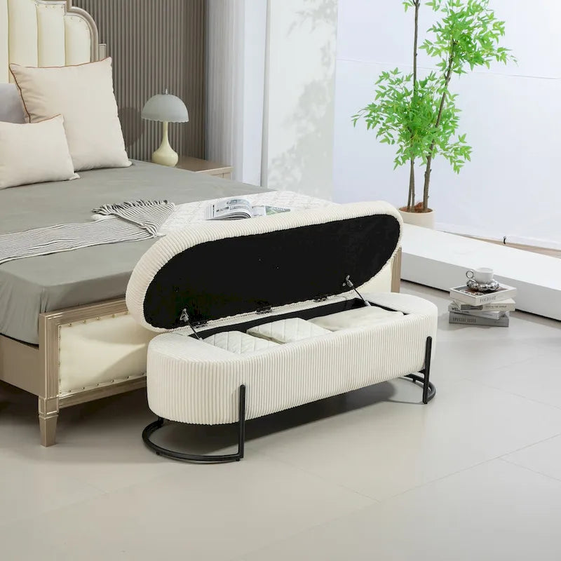 Banc de rangement en velours touffeté avec pieds en métal doré