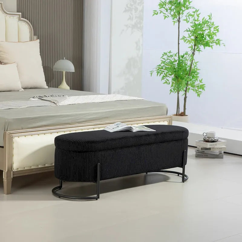 Banc de rangement en velours touffeté avec pieds en métal doré