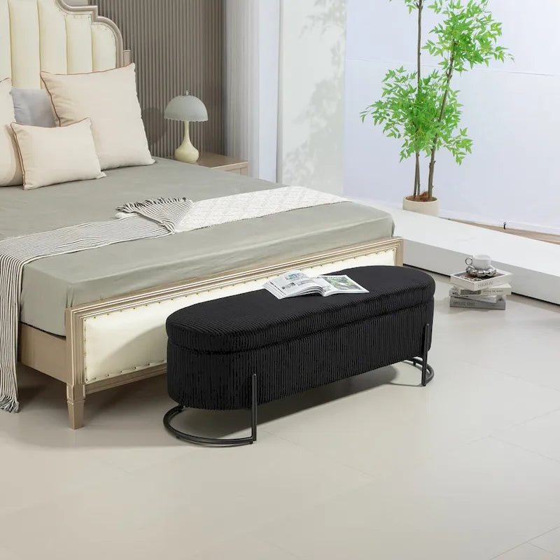 Banc de rangement en velours touffeté avec pieds en métal doré