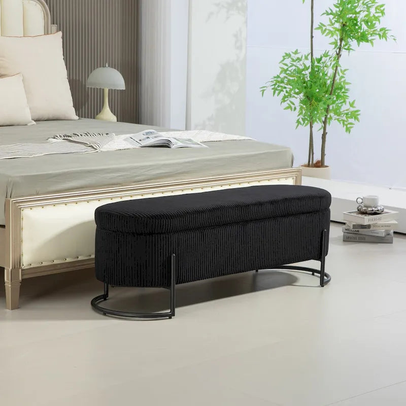 Banc de rangement en velours touffeté avec pieds en métal doré