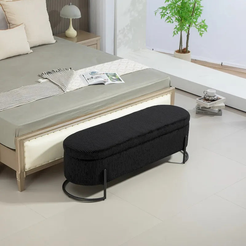 Banc de rangement en velours touffeté avec pieds en métal doré